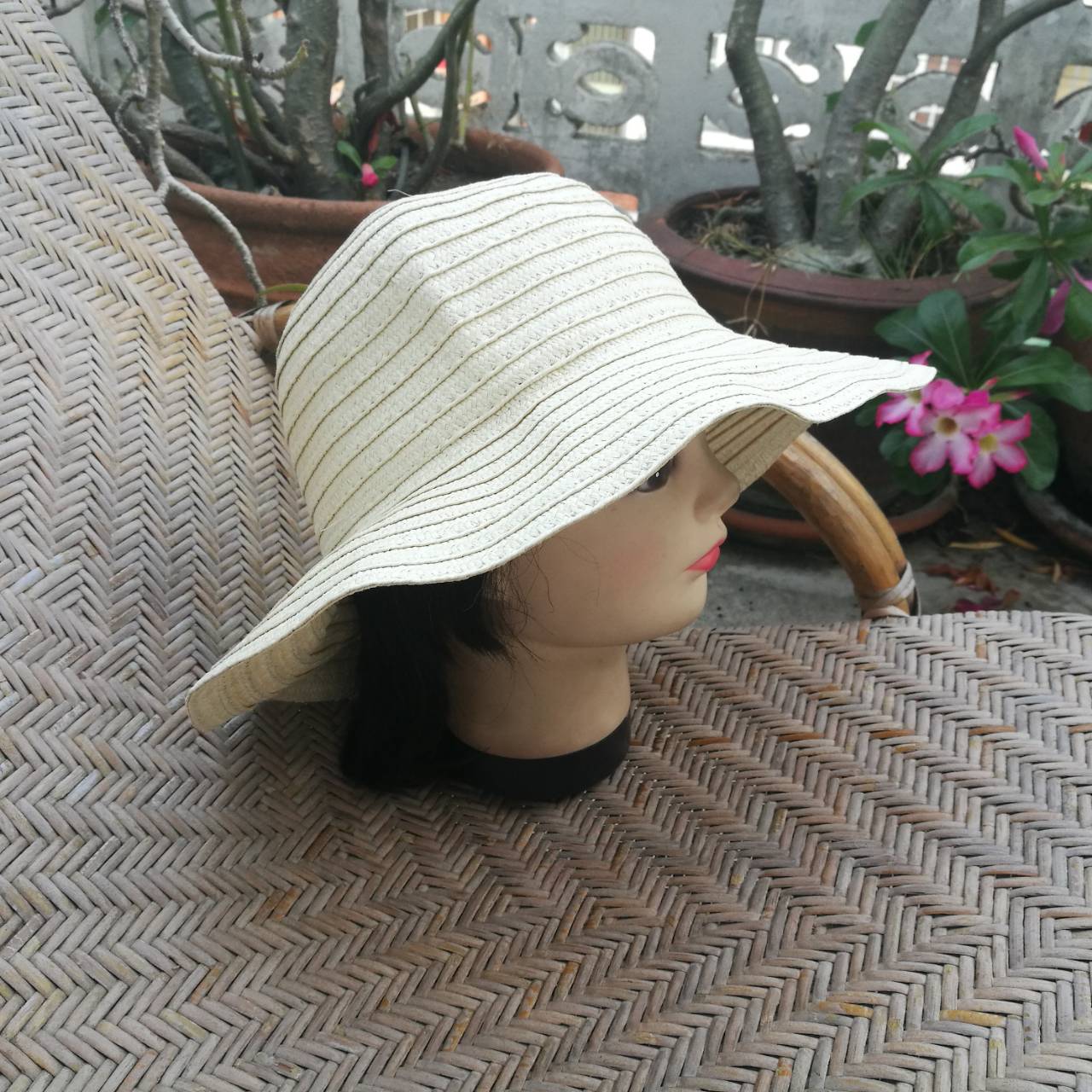 หมวกปีกกว้าง จากเส้นใยปาล์ม (ของใหม่)