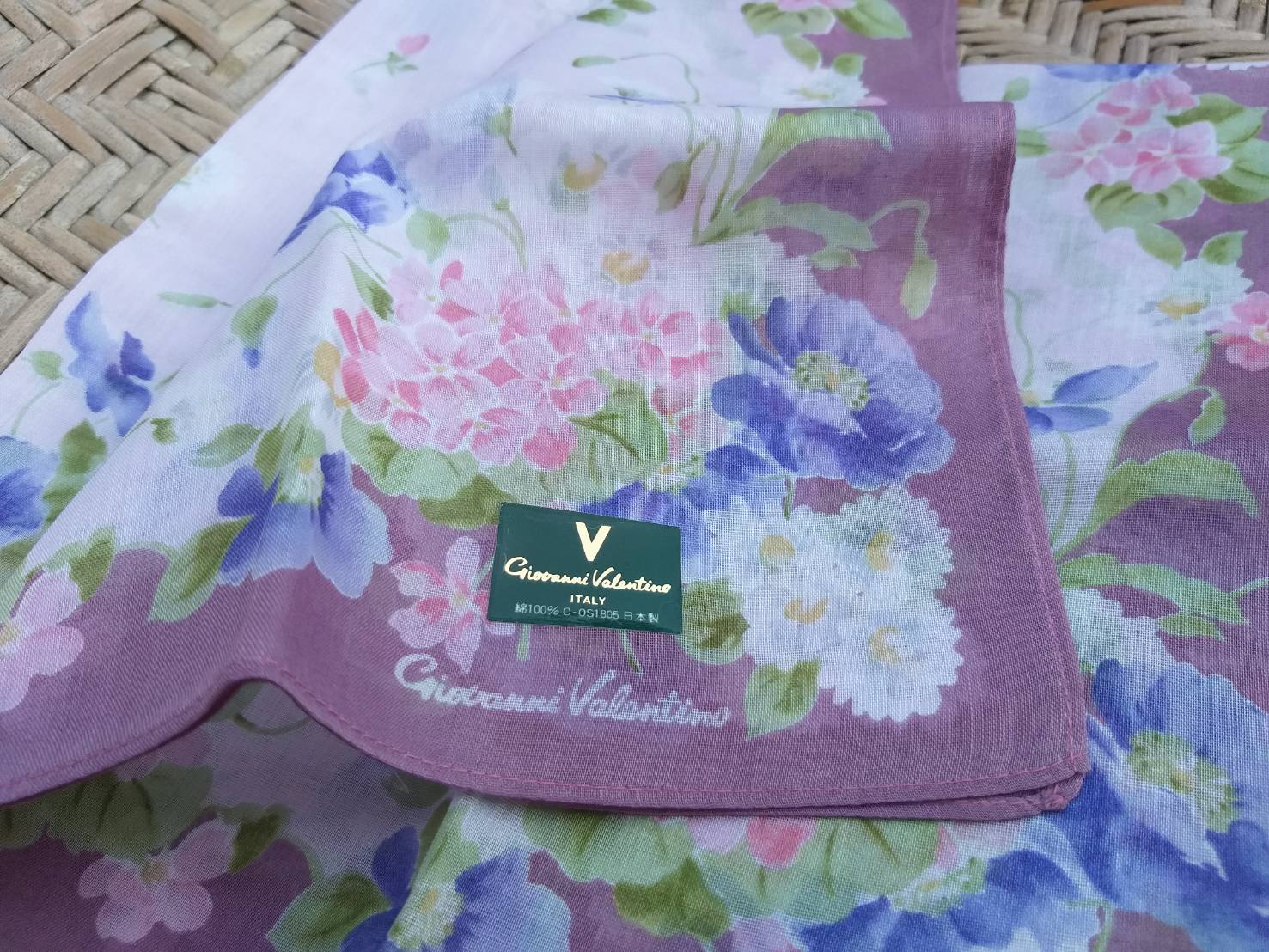 ผ้าเช็ดหน้าแบรนด์เนม GIANNI VALENTINO