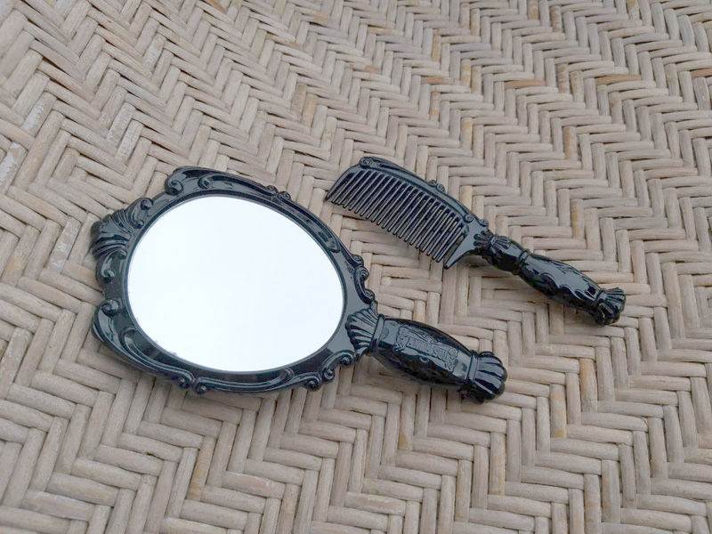 กระจกพร้อมหวี ANNA SUI สวยน่ารักกก /ของใหม่/