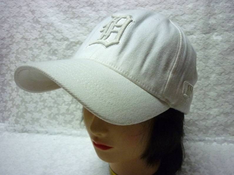 หมวกแก๊ป MLB Sz S-M แต่งหลังหมวกเท่ๆ (ของใหม่)
