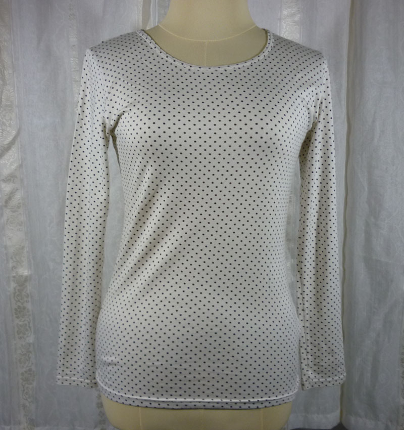 เสื้อฮีทเทคหญิง Uniqlo ขาวลายจุด ไซด์S บราในตัว
