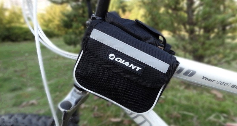 กระเป๋ากันน้ำแขวนเฟรมจักรยาน มีแถบสะท้อนแสง มี 3 สี ดำ, แดง, น้ำเงิน จำนวนจำกัด