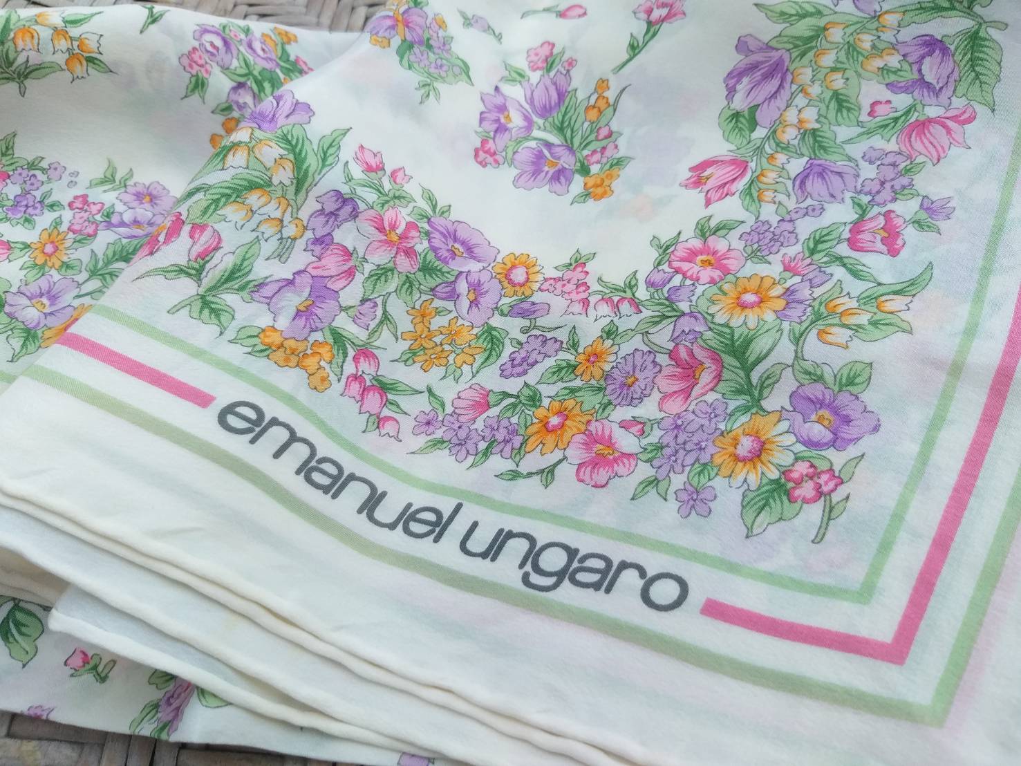 ผ้า silk คลุมไหล่ ผูกคอ emanuel ungaro