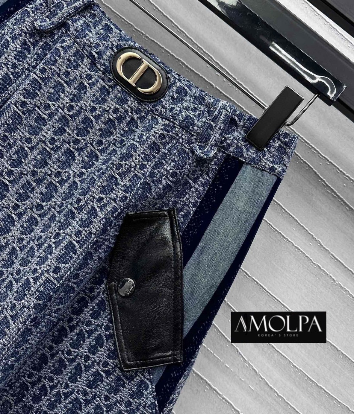 กระโปรงยาว CD DENIM แถบอักษรแต่งหนัง งานสวย เกรดขั้นเทพ งานตามภาพเลยนะคะ คุณภาพจึ้งๆ เลยค้า งานสวยยยยย ชนช๊อป ใส่สบาย : สินค้าคุณภาพ (พร้อมส่ง)