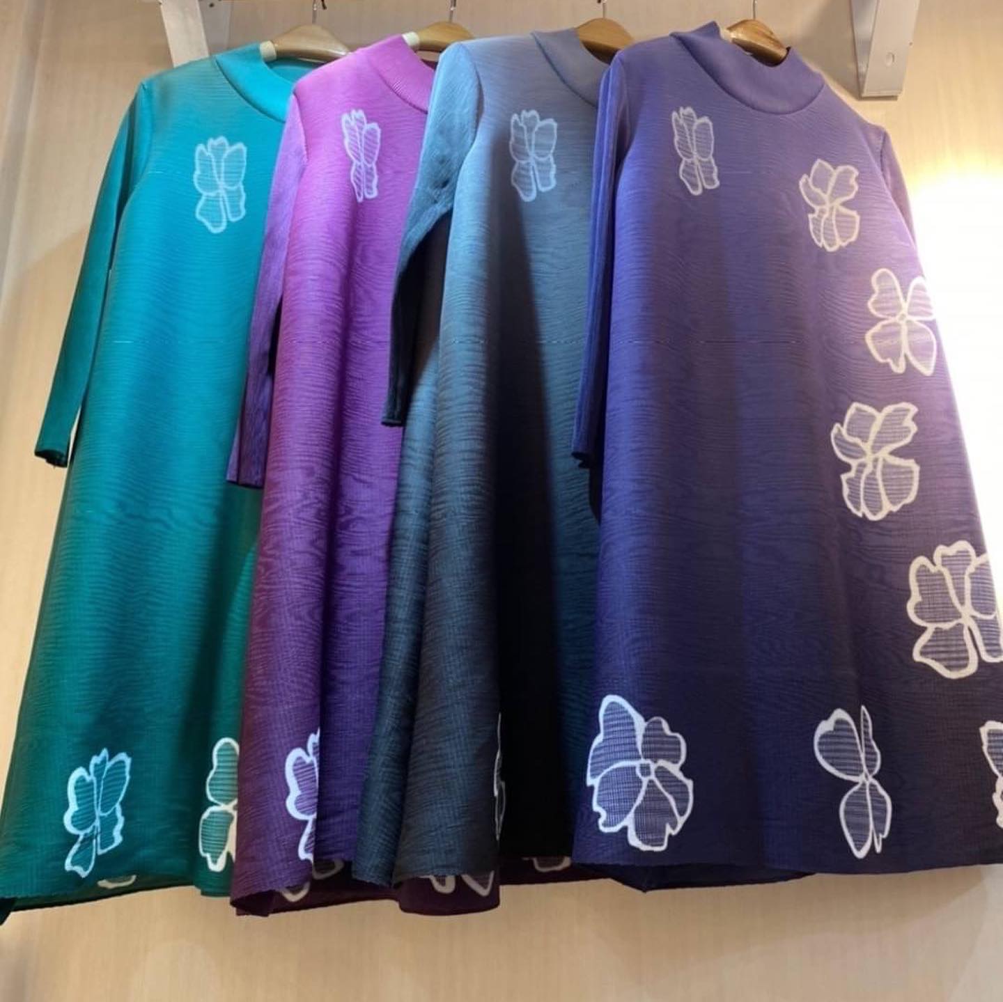 มินิเดรสอัดพลีท 🥰 Premium สวยงาม แบบงานแบรนด์ ทรงคอปีน แขน 4 ส่วน สินค้าคุณภาพ (พร้อมส่ง)