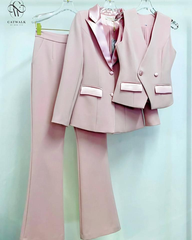 เซตBLAZER 3 ชิ้น เสื้อกั๊กครอปแขนกุด ทรงเข้ารูปคอวี ตัวBLAZERแล้วดูเท่ห์ มาก +กางเกงทรงขาขาม้า ใส่สบาย สินค้าคุณภาพ (พร้อมส่ง)