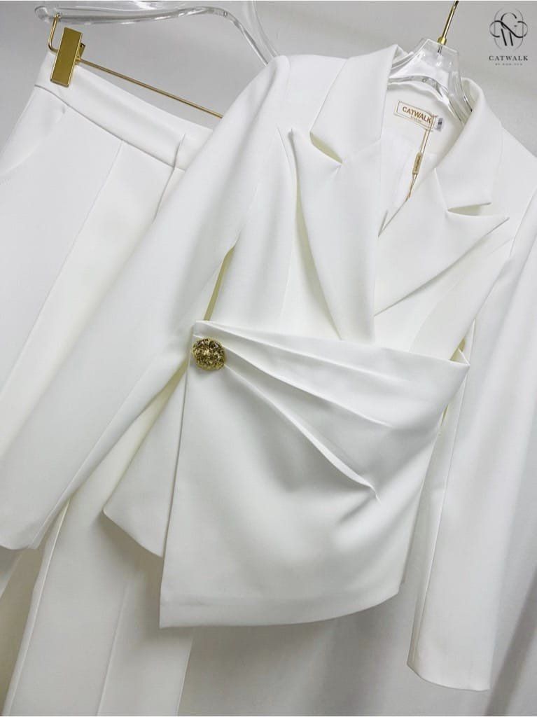 เซตสูทป้ายหน้า +กางเกงทรงขาม้า เนื้อผ้าเกรดเอ ผ้าสวยใส่สบาย ตัวสูทเป็นทรงเข้ารูป ใส่สบาย สินค้าคุณภาพ (พร้อมส่ง)