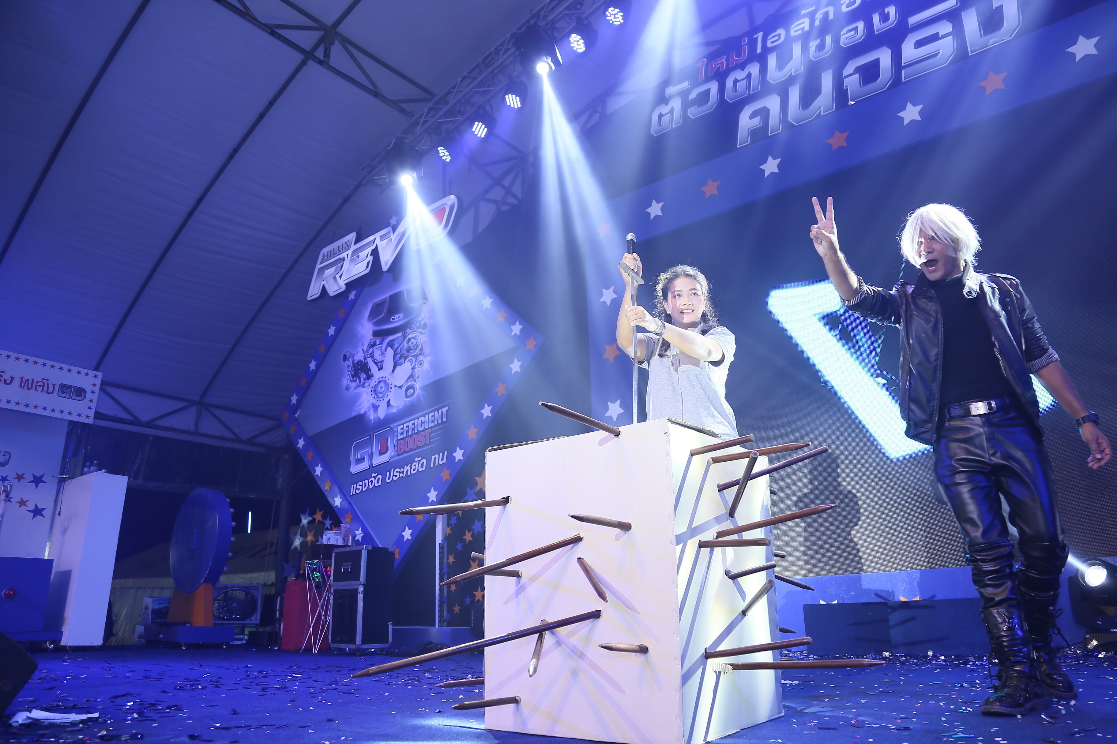 มายากล นักมายากล การแสดง โชว์ Magic Show งาน ไฮลักซ์ รีโว่ เฟสติวัล 16/03/2561