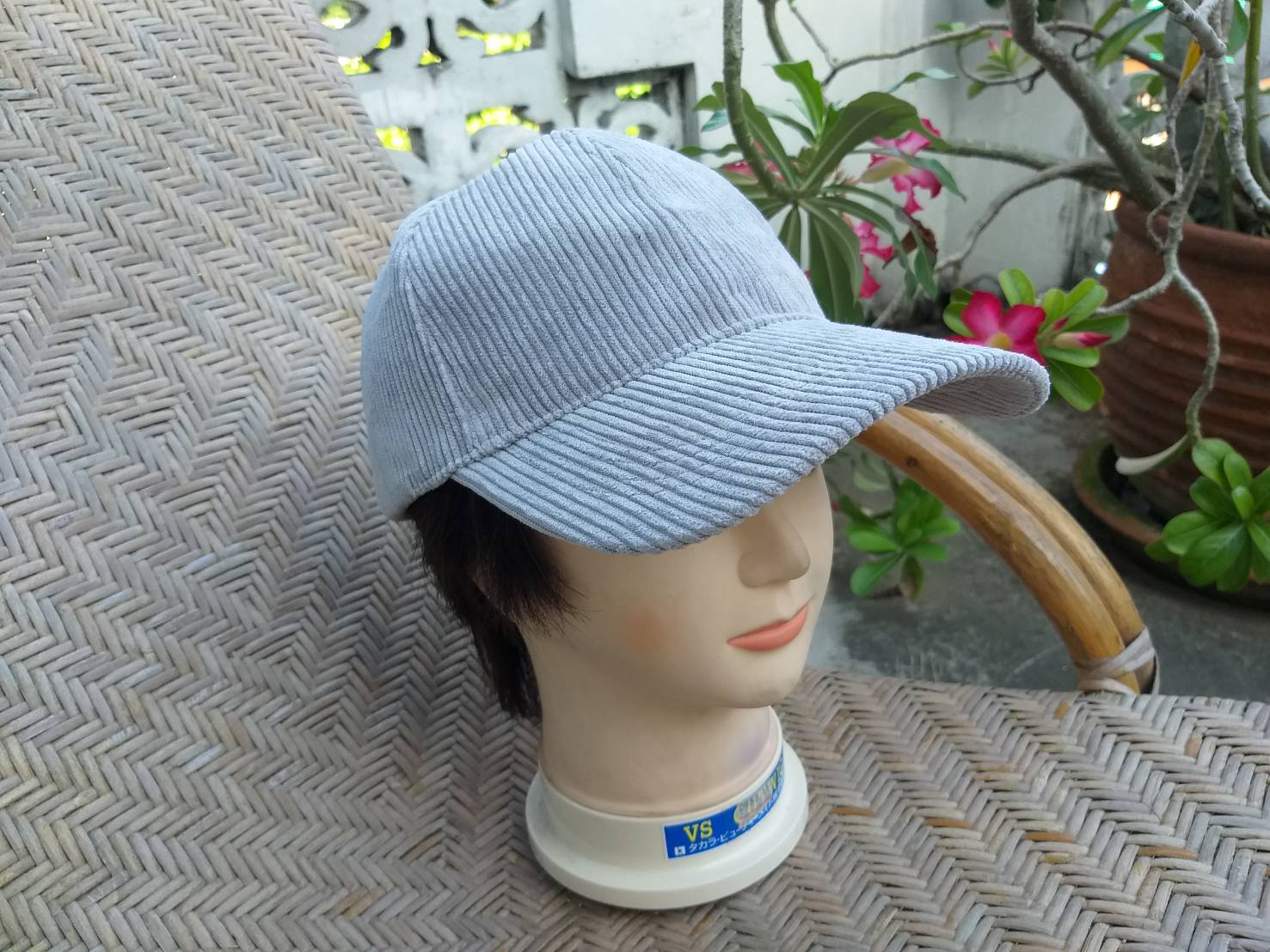 หมวกแก๊ปผ้าลูกฟูกสีเทา สวยเรียบๆ