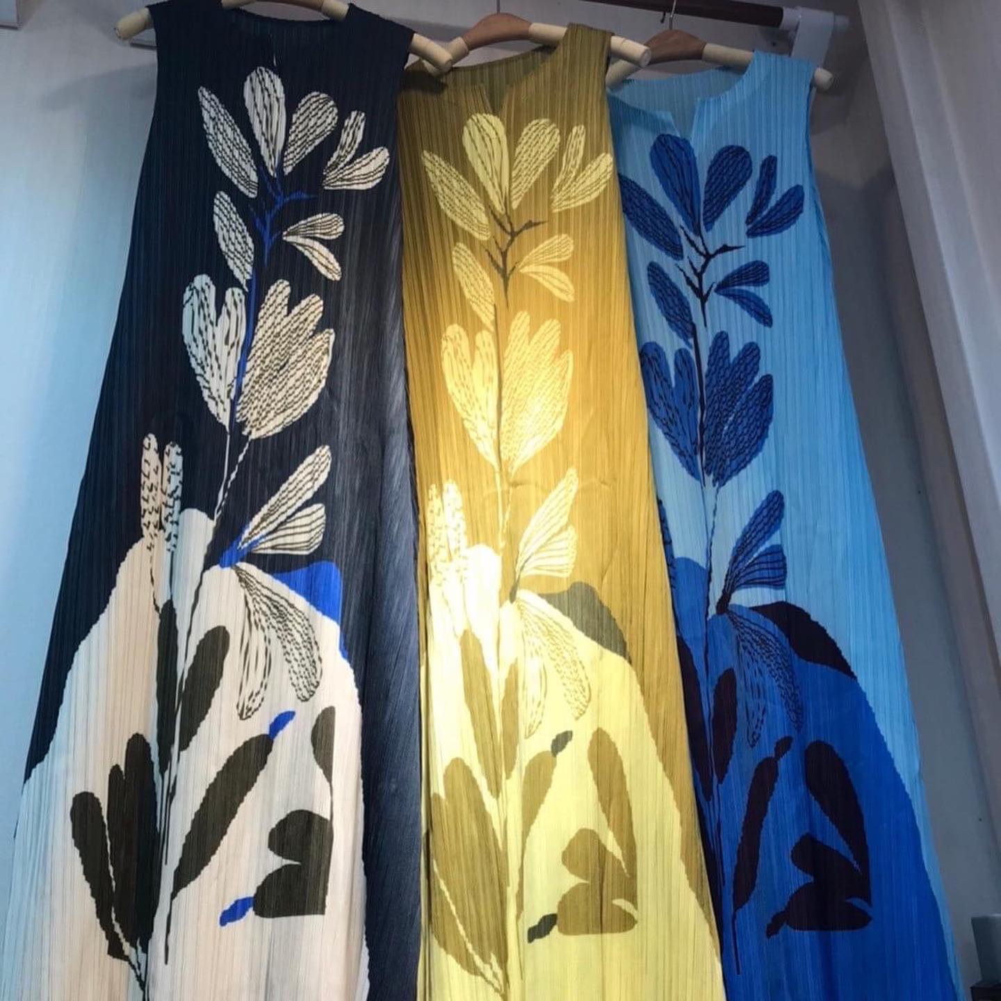 แม็กซี่เดรสตัวยาว แพทเทิร์นอัดพลีท เข้าเคิร์ฟ ทรงคอกลม แขนกุด สวย Premium สินค้าคุณภาพ (พร้อมส่ง)