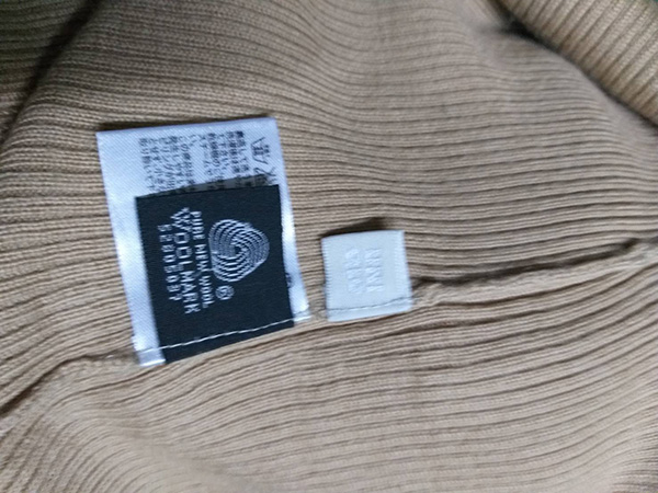 เสื้อไหมพรมขนสัตว์ Uniqlo ไซด์ M-L (ของใหม่)