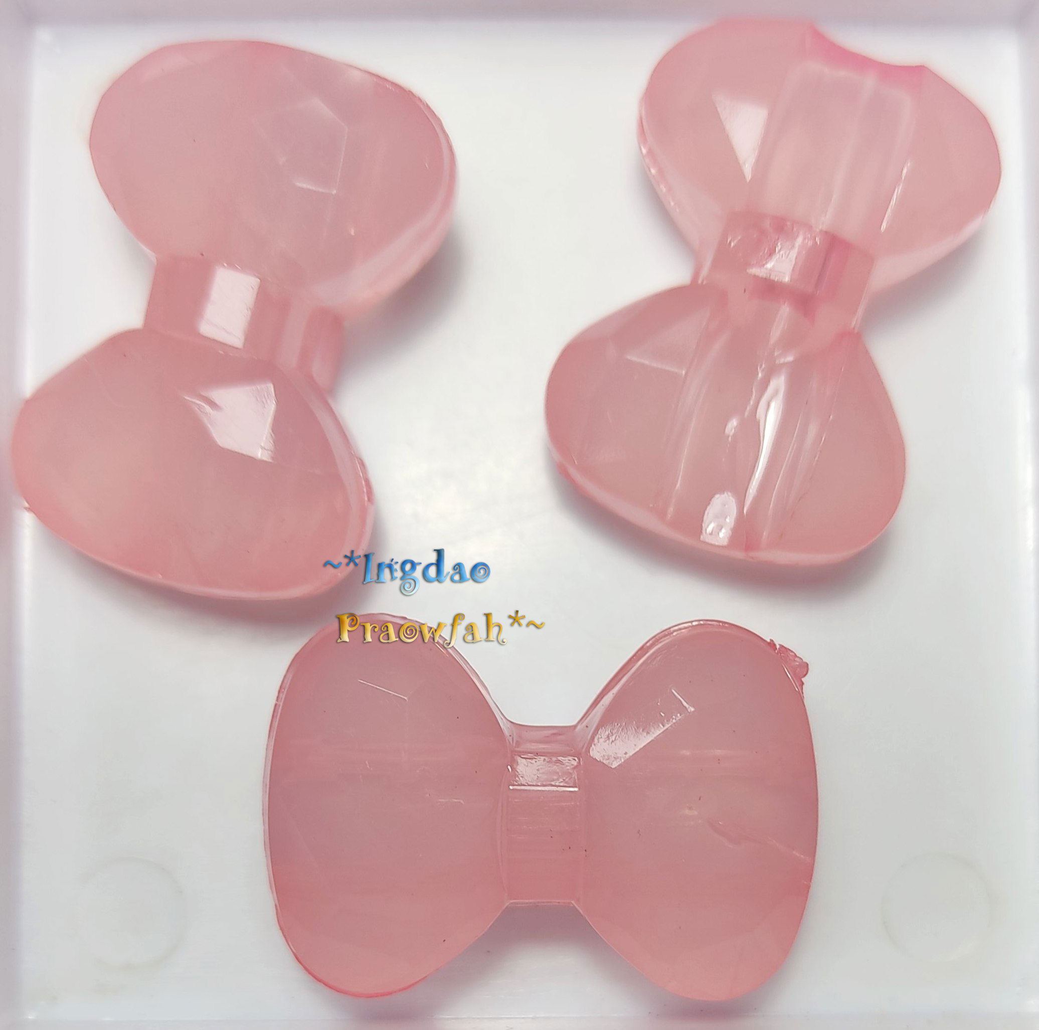3127pk ลูกปัดทรงโบว์ สีชมพู ขนาด 20 มิล. x 28 มิล. (1 ชิ้น)