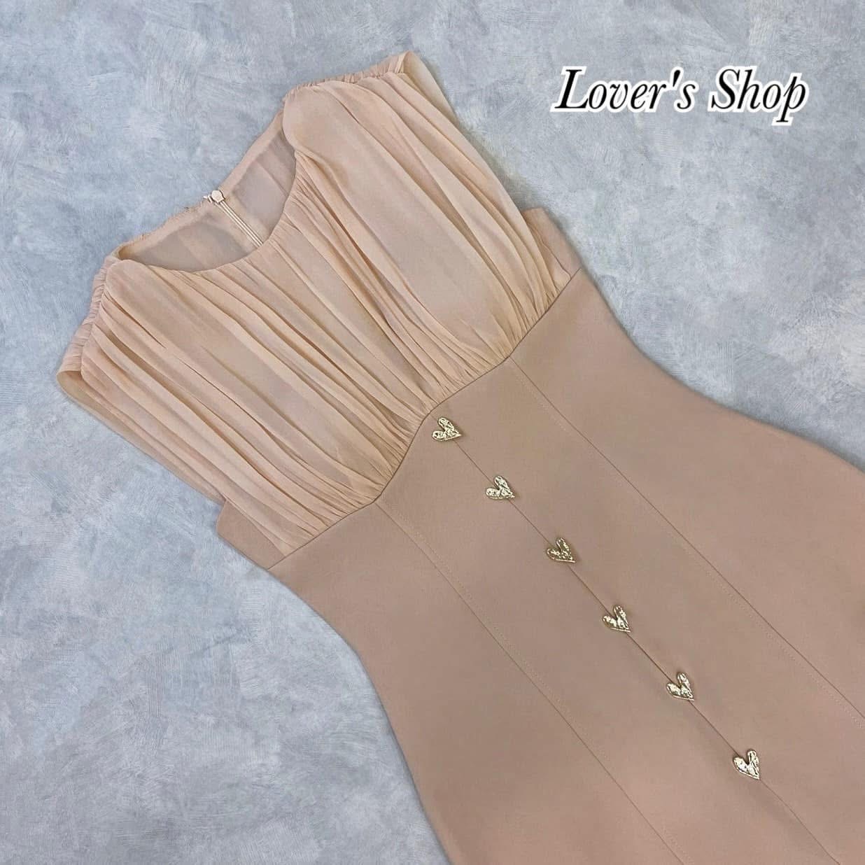 เดรสไฮโซ ลุคเรียบหรูดูผู้ดีค่ะ ดีเทลช่วงบ่าแต่งผ้าแก้ว ผ้านุ่มไม่คันนะคะ อกเสริมฟองน้ำ ทรงไหล่ล้ำปิดช่วงหัวไหล่ ใส่สบาย : สินค้าคุณภาพ (พร้อมส่ง)