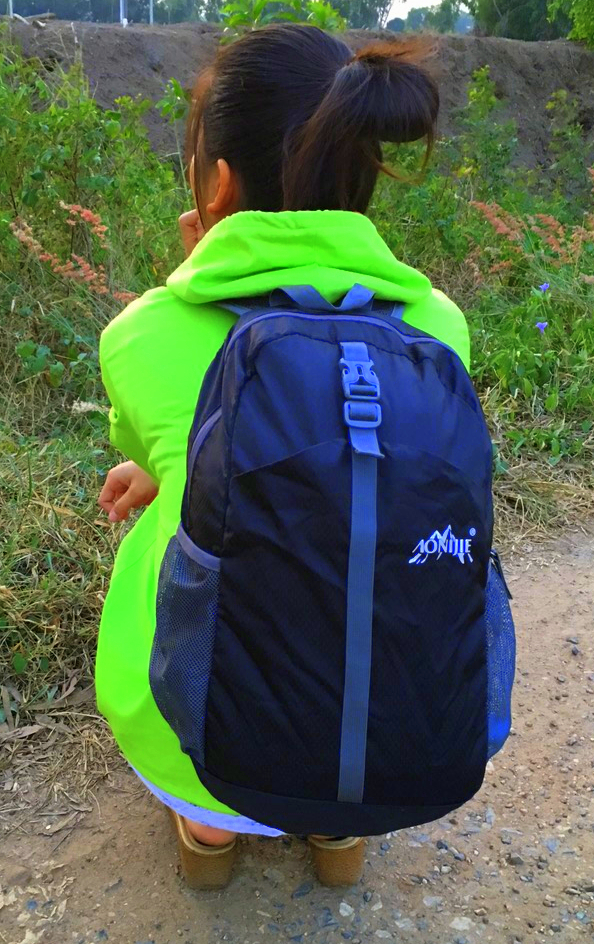 กระเป๋าเป้พับเก็บได้ รุ่นใหม่ สะพายหลังได้ น้ำหนักเบา พกพาสะดวก ทำจากไนล่อนคุณภาพสูง กันน้ำ ทนทาน เหมาะสำหรับเดินทาง และทำกิจกรรมโปรด (Lightweight Foldable Waterproof Backpack)