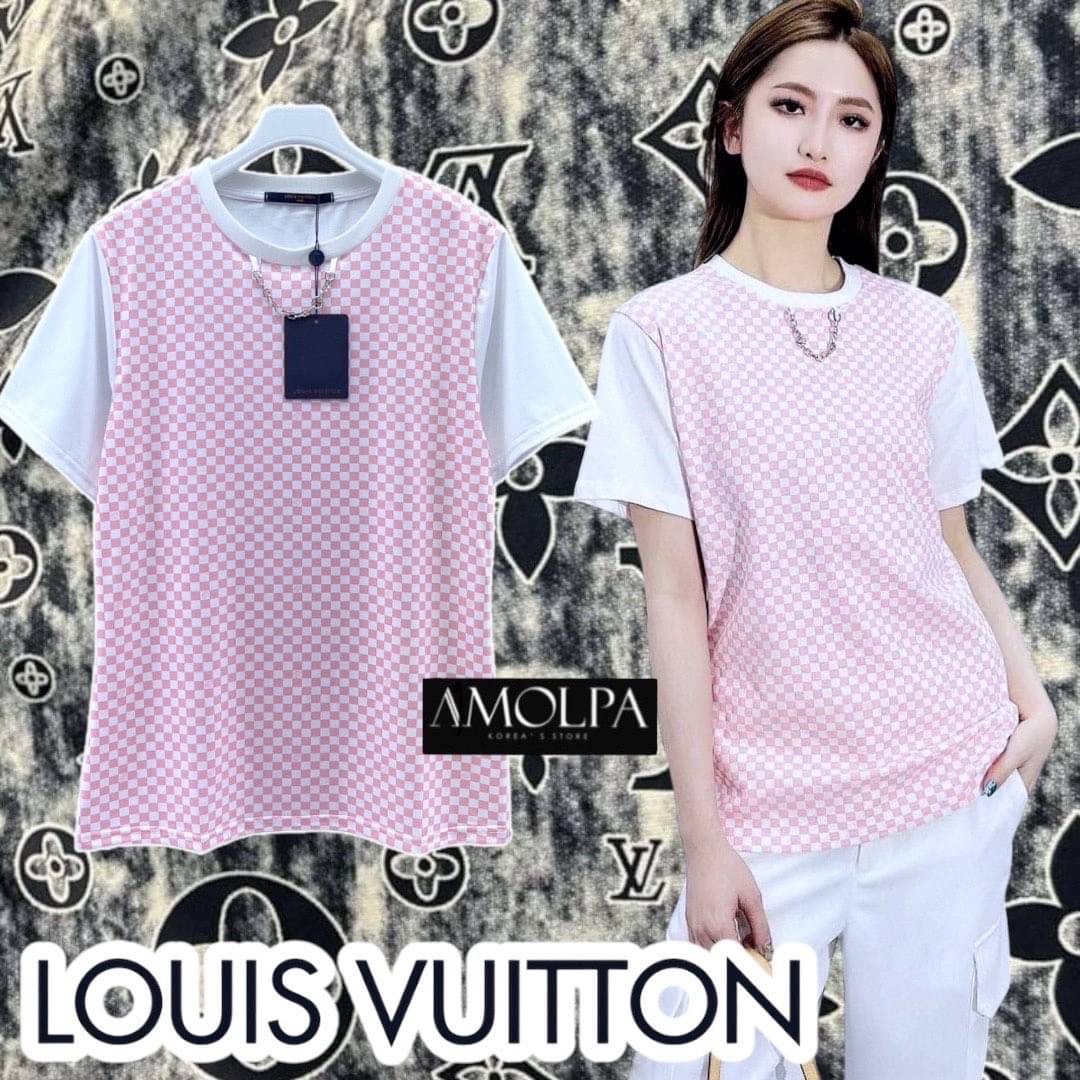 เสื้อยืด LV. งานน่ารักมาก ผ้าใส่สบาย มากกกก ห้ามพลาดเลยนะคะ ใส่สบายสุดๆ.. ใส่สบาย : สินค้าคุณภาพ (พร้อมส่ง)