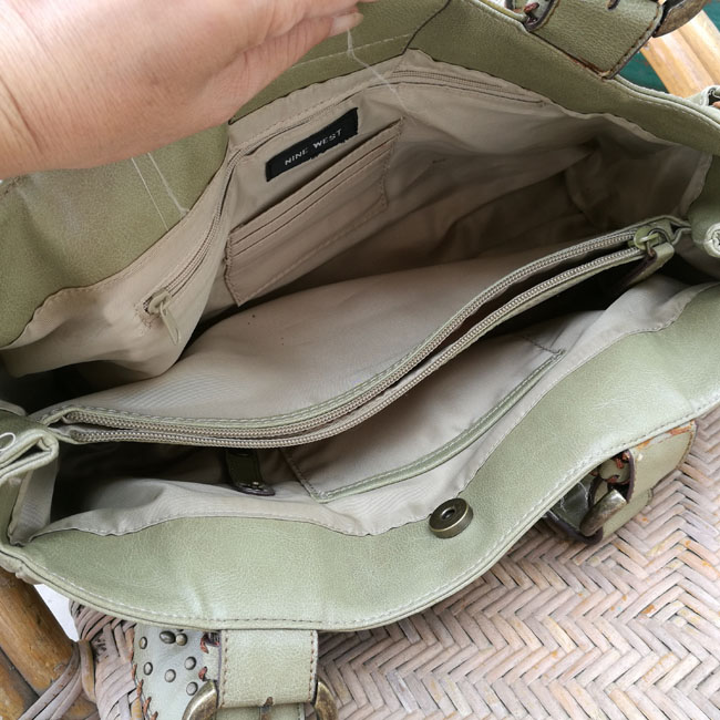 กระเป๋าหนังแท้ NINE WEST สีสวยหายาก ช่องเยอะมาก สวยค่ะ