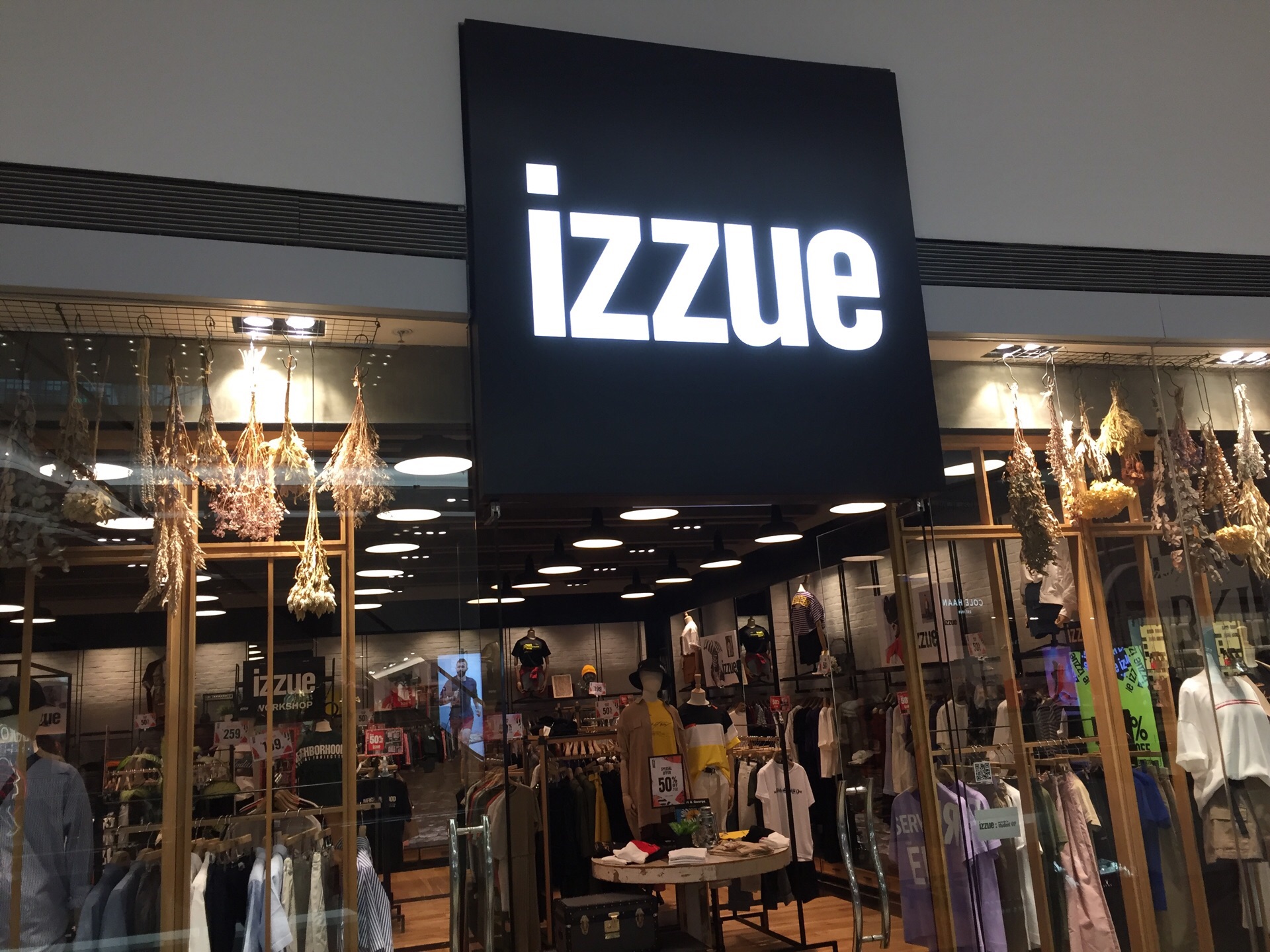 กระโปรงเก๋แบรนด์ดัง izzue 31.5-36-11.5