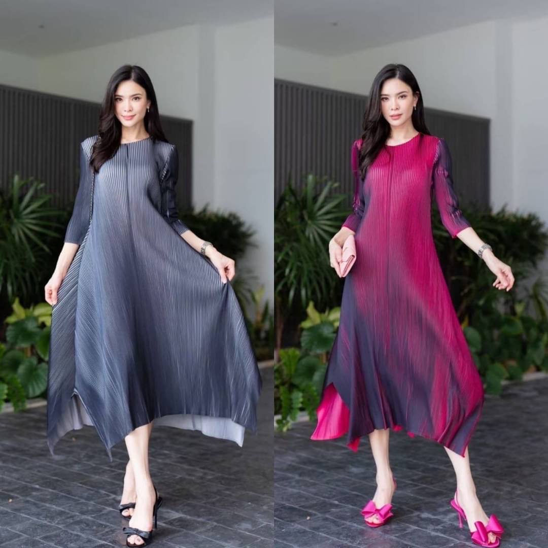 เดรสแขนสั้น คอกลมงาน AA Premium งานอัดพลีททรงA ทรงป้ายสไลด์ไปด้านข้าง พลีทเนื้อเดียวกับงาน Brand สวย Best Quality✔️ ตัดต่อพลีท 3 สี เย็บด้วยเทคนิคพิเศษ ใส่สบาย : สินค้าคุณภาพ (พร้อมส่ง)