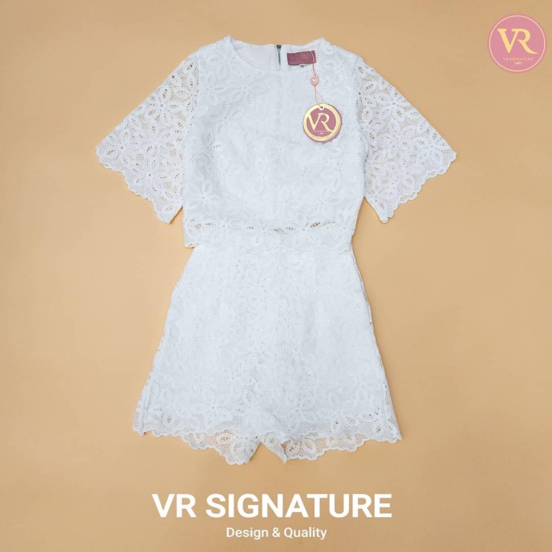 Set เสื้อครอปลูกไม้แขนสั้น มาพร้อม กระโปรงกางเกงขาสั้นเข้าชุด สินค้าคุณภาพ (พร้อมส่ง)