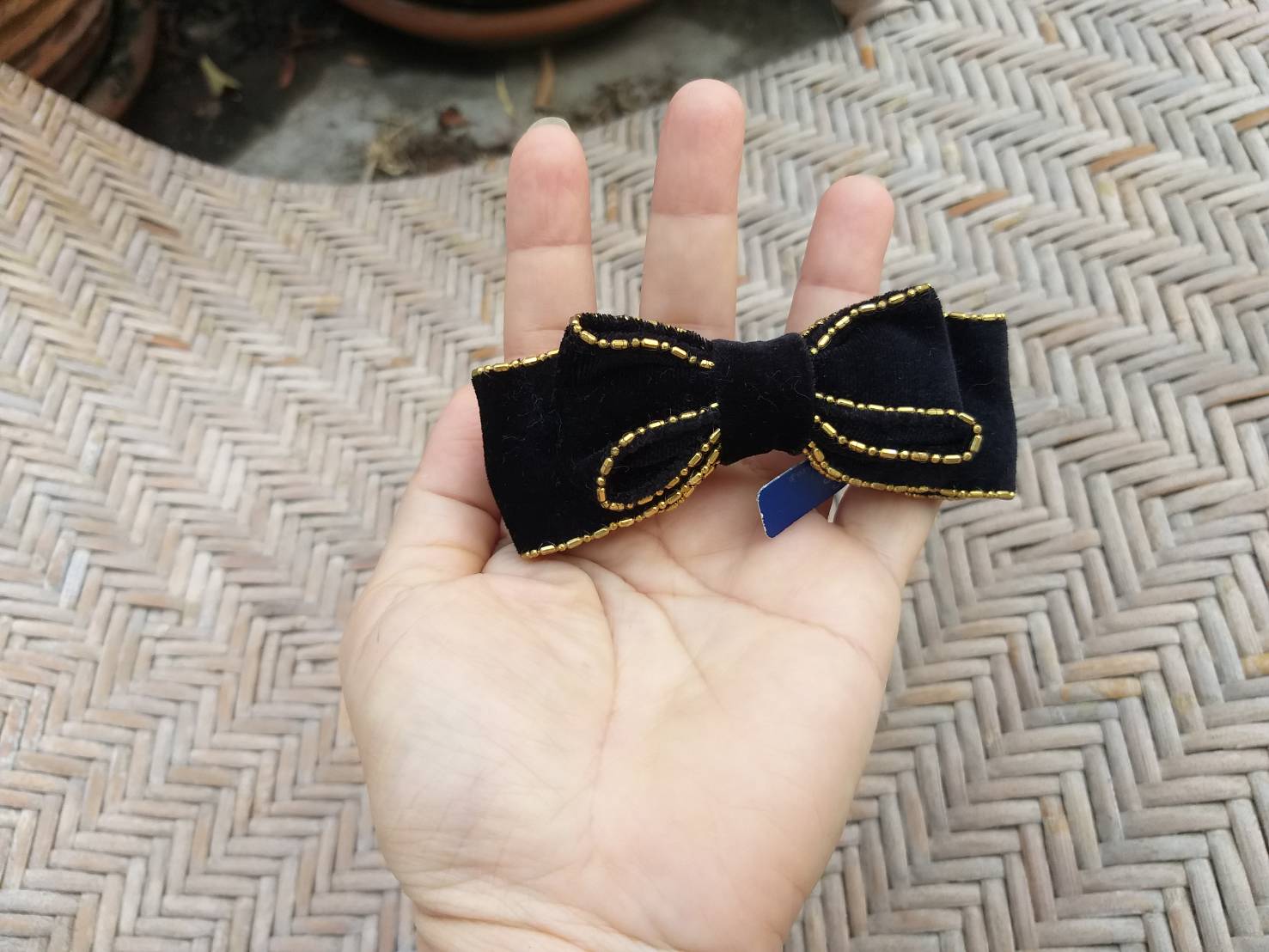 กิ๊บติดผมผ้าลูกฟูกติดเลื่อม หรูๆ (ของใหม่)