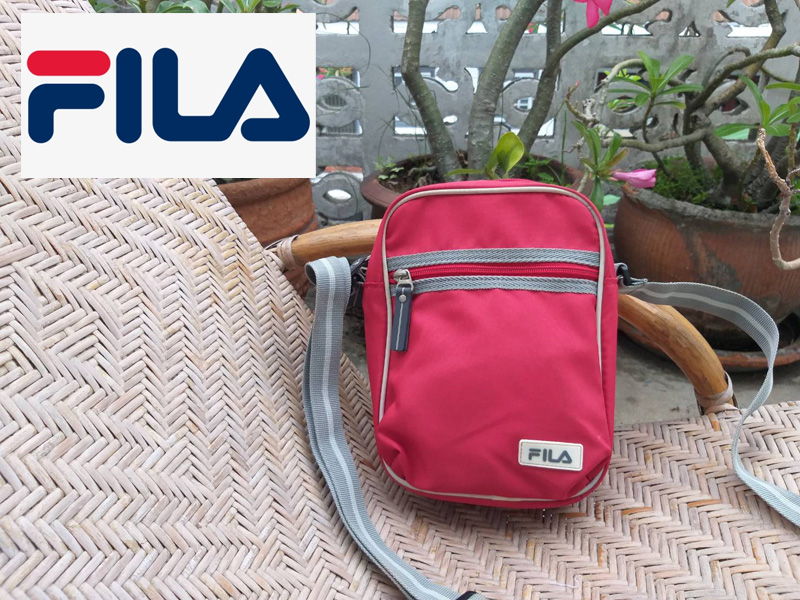 กระเป๋าสะพาย FILA แท้ ใบย่อมๆ น่ารักมาก