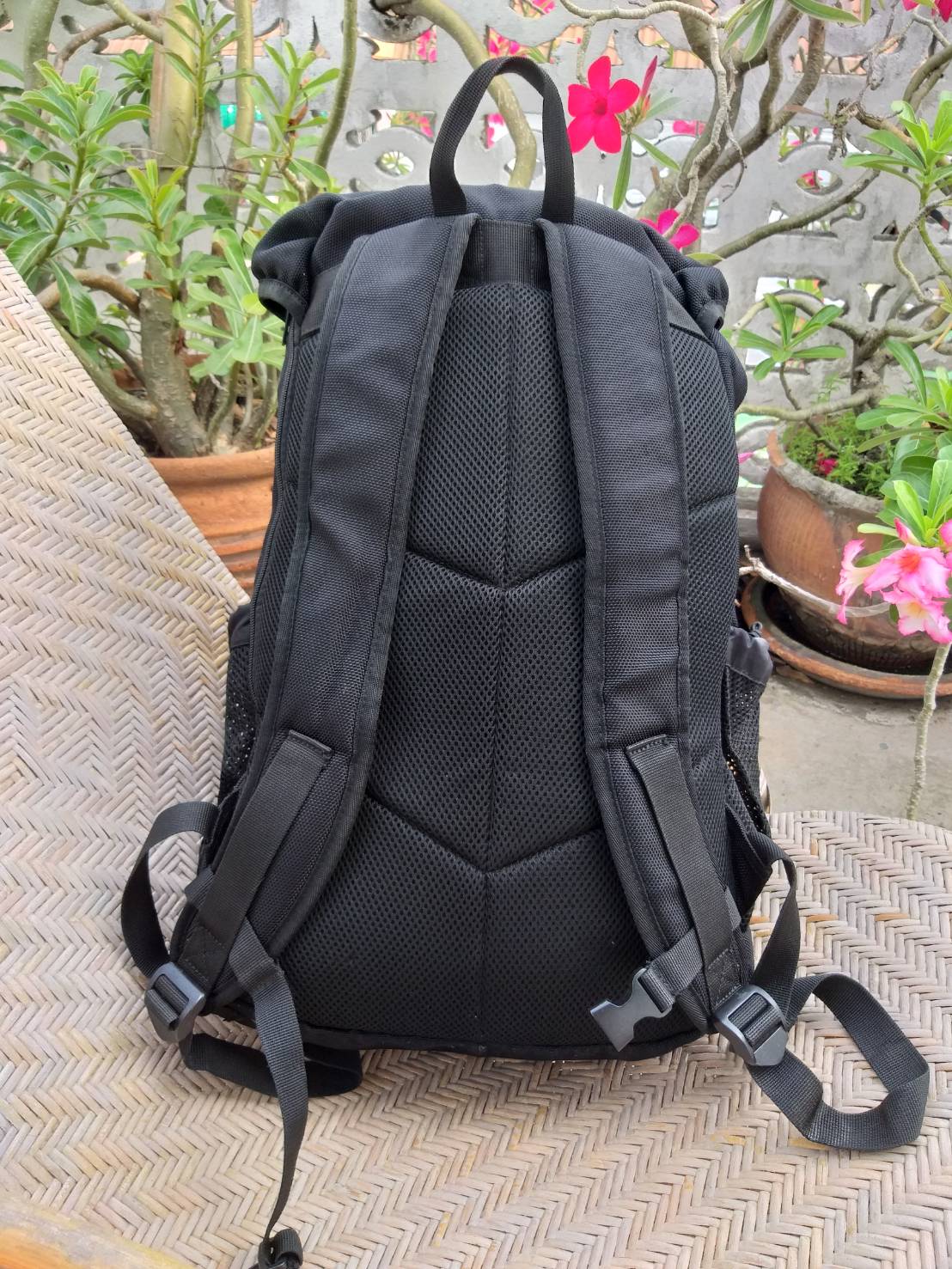 กระเป๋าเป้ mobus มีช่องใส่โน๊ตบุ๊ค ใบใหญ่ค่ะ