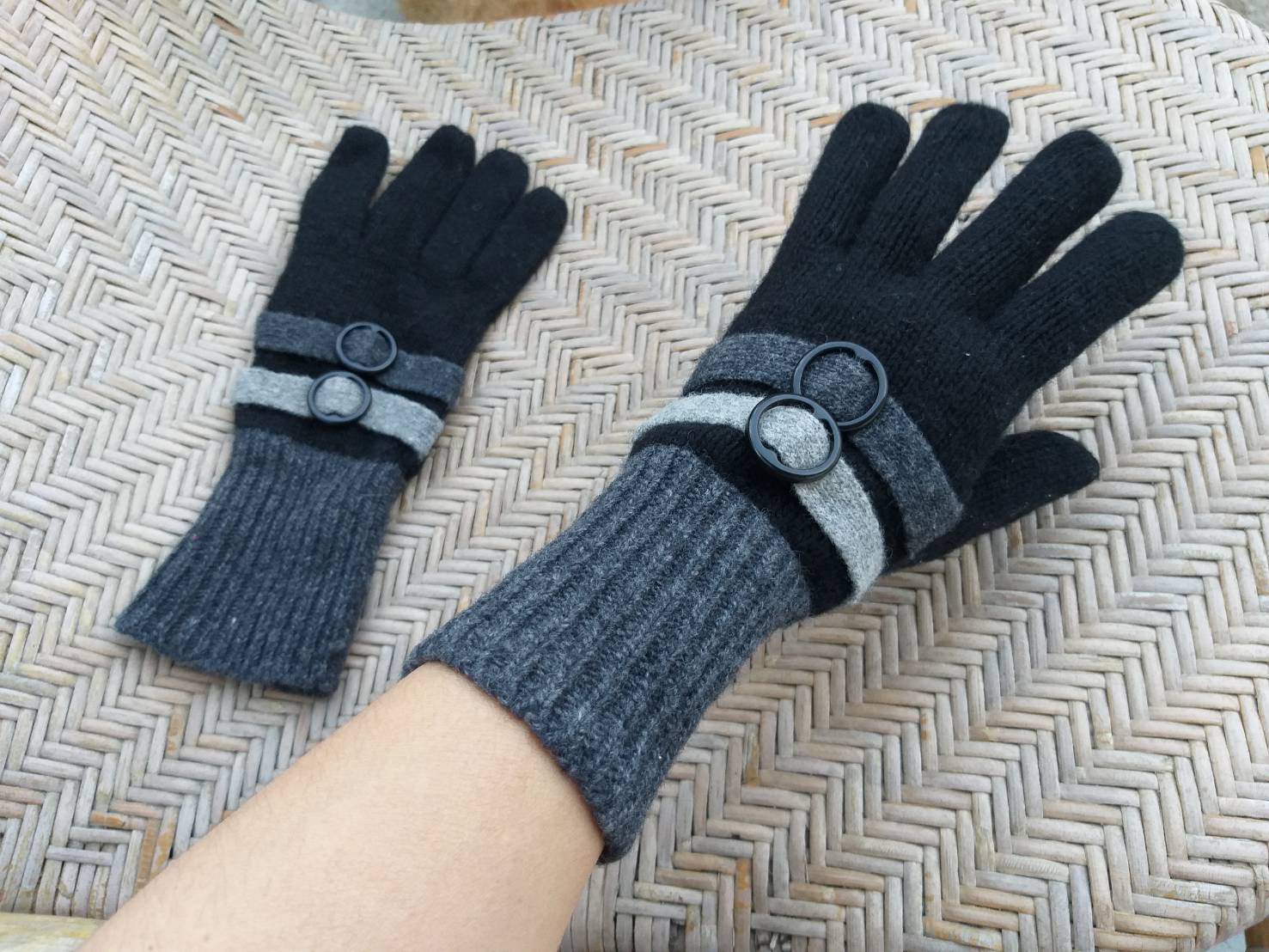 ถุงมือไหมพรม ยาวหน่อยค่ะ อุ่นมาก ไซด์ M-L