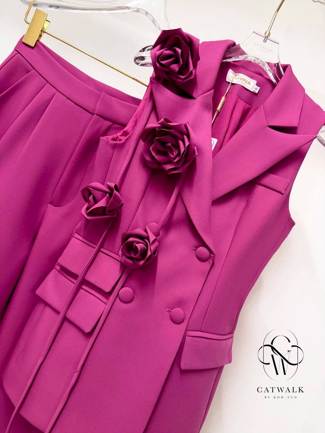 เซต Blazer แขนกุด+เข็มกลัดดอกไม้+กางเกงทรงสวย เนื้อผ้าเกรดเอ เนื้อผ้าเป็นทรงทิ้งตัว ใส่สบาย : สินค้าคุณภาพ (พร้อมส่ง)