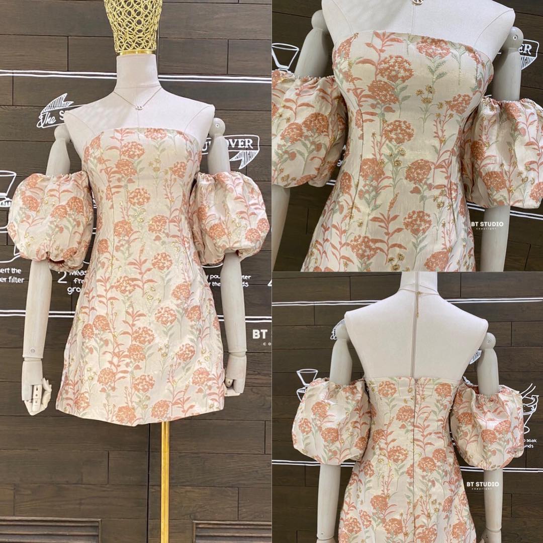 เดรสสั้นเกาะอก ช่วงอกเสริมฟองน้ำ ช่วงแขนแต่งปาดไหล่แต่งสม็อคพอง ๆ งาน ผ้าทอลายสวยม๊ากกก เนื้อผ้าดี มีซับใน สินค้าคุณภาพ (พร้อมส่ง)