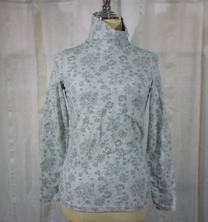 เสื้อคอเต่า Uniqlo UT มี 3 สี (ของใหม่)