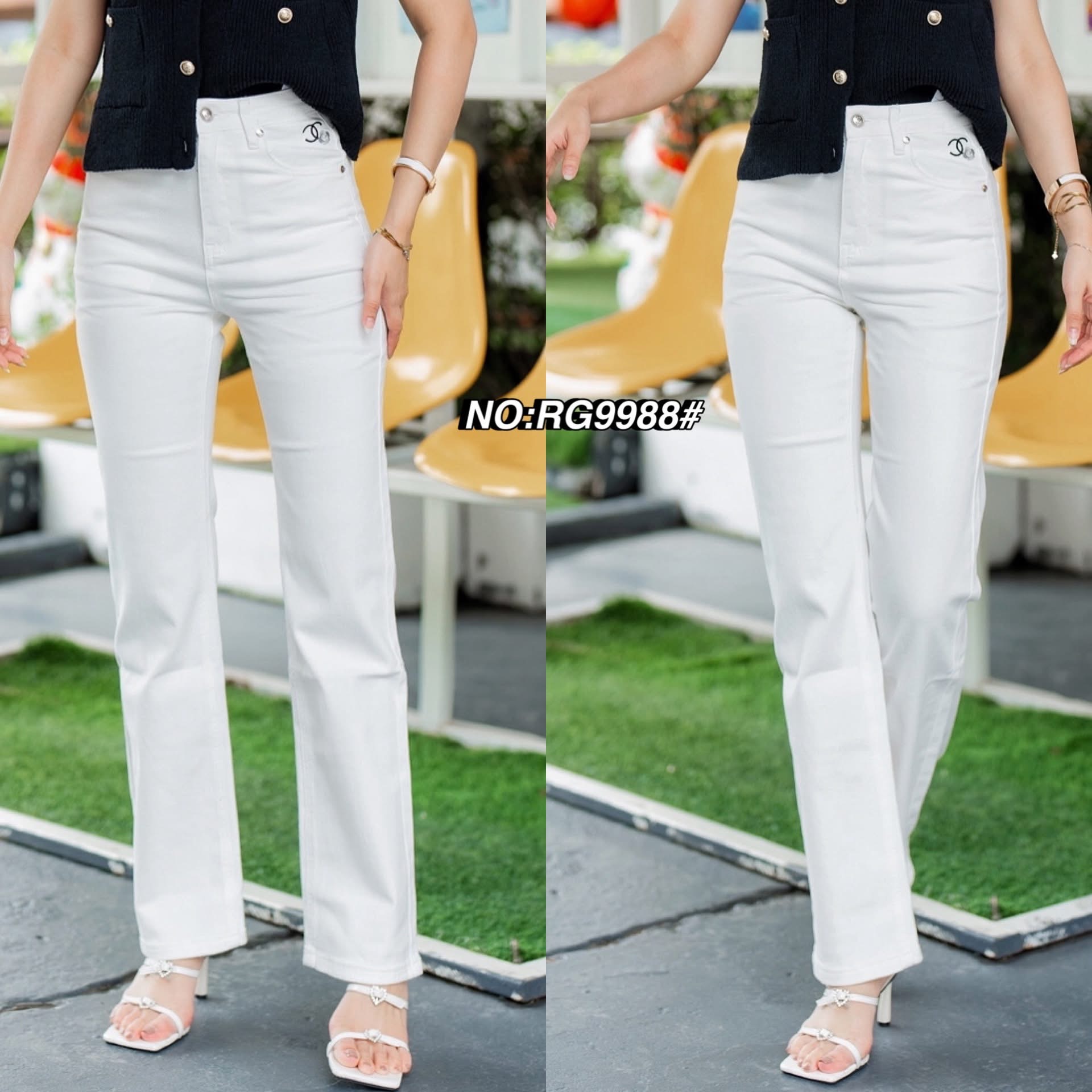 กางเกงยีนส์ขากระบอก ทรงขาตรง เอวสูง สีขาวทรงเรียบๆ ดีเทลติดโลโก้ตรงกระเป๋าหน้า-หลัง สดใส ใส่สบายมว๊ากก งานสวยมาก ใส่สบาย : สินค้าคุณภาพ (พร้อมส่ง)