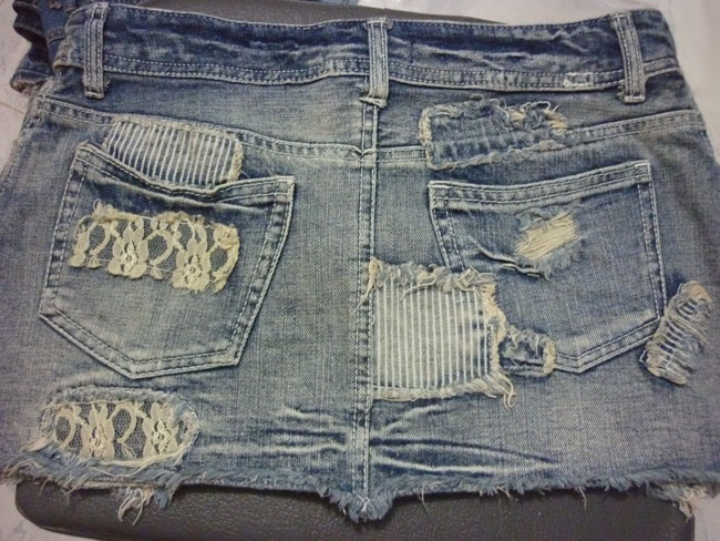 กระโปรงยีนส์ Visalia ร็อคแอบหวาน สวยมาก 31-39-10.5