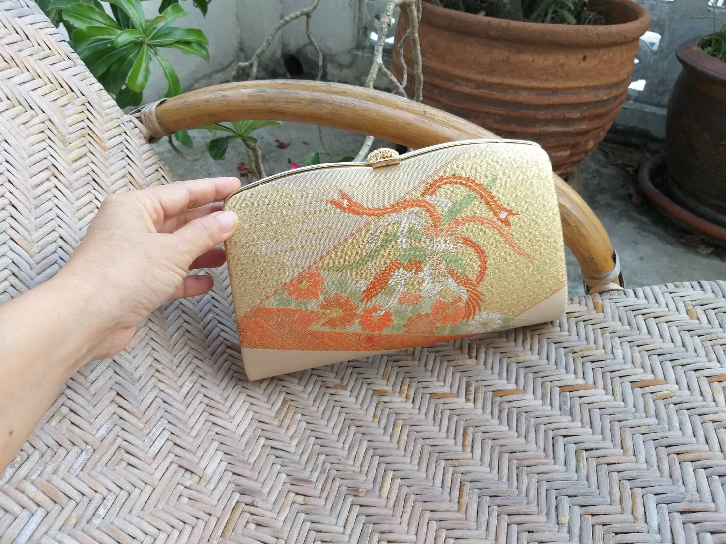 กระเป๋าออกงานผ้าทอดิ้นทอง สวยมากกกก (ของใหม่)