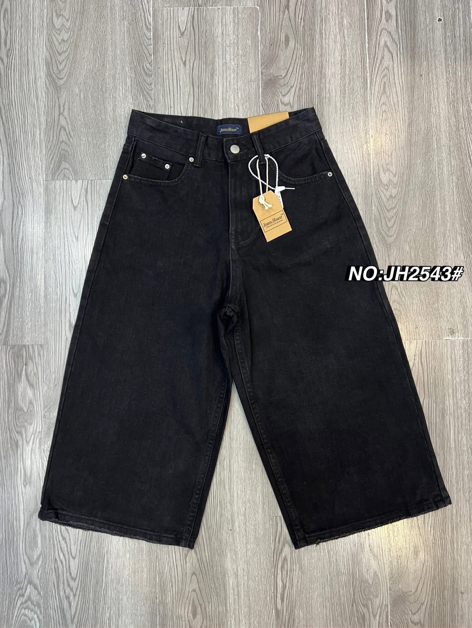 กางเกงยีนส์5ส่วน ทรงมาใหม่คะ ทรงนี้ปีนี้มาแรงมากค่ะ ทรงเรียบๆ ปลายขาเย็บ เอวสูง （ผ้าไม่ยืด ） ใส่สบาย : สินค้าคุณภาพ (พร้อมส่ง)