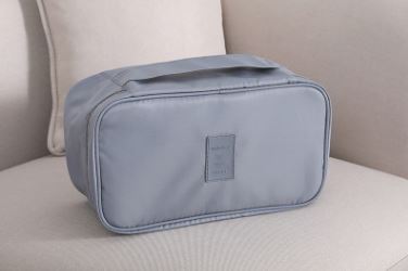 กระเป๋าใส่ชุดชั้นใน กางเกงชั้นใน มีกระเป๋าแยกเก็บ ผลิตจากโพลีเอสเตอร์กันน้ำ มีให้เลือก 9 ลาย