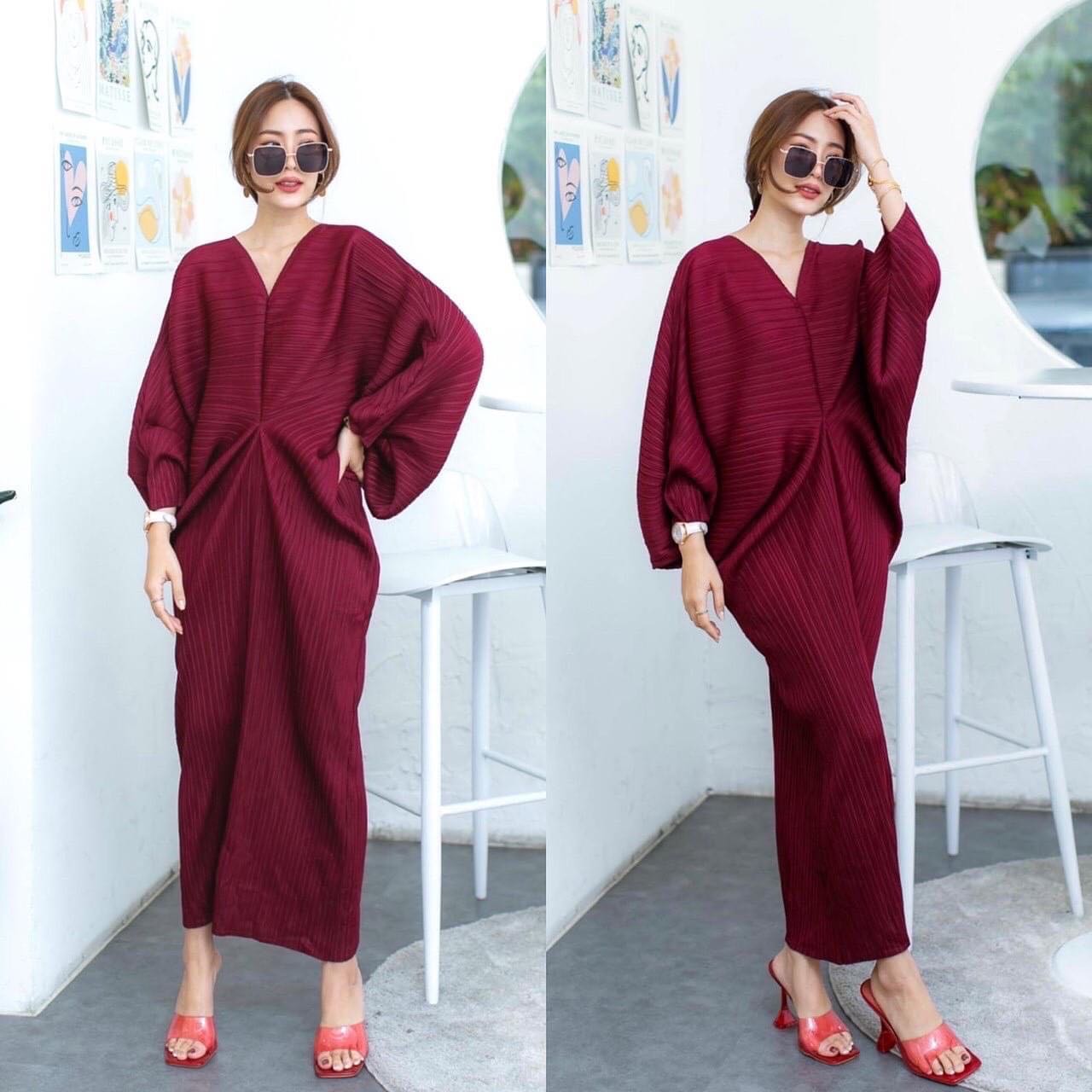 Dress อัดพลีท 100% งานนำเข้า เนื้อเดียวกับงานแบรนด์ 🤗 ดีไซด์ตัวยาว แขนผีเสื้อ 🦋 อัดพลีทแน่นๆ เพิ่มความหรู สินค้าคุณภาพ (พร้อมส่ง)