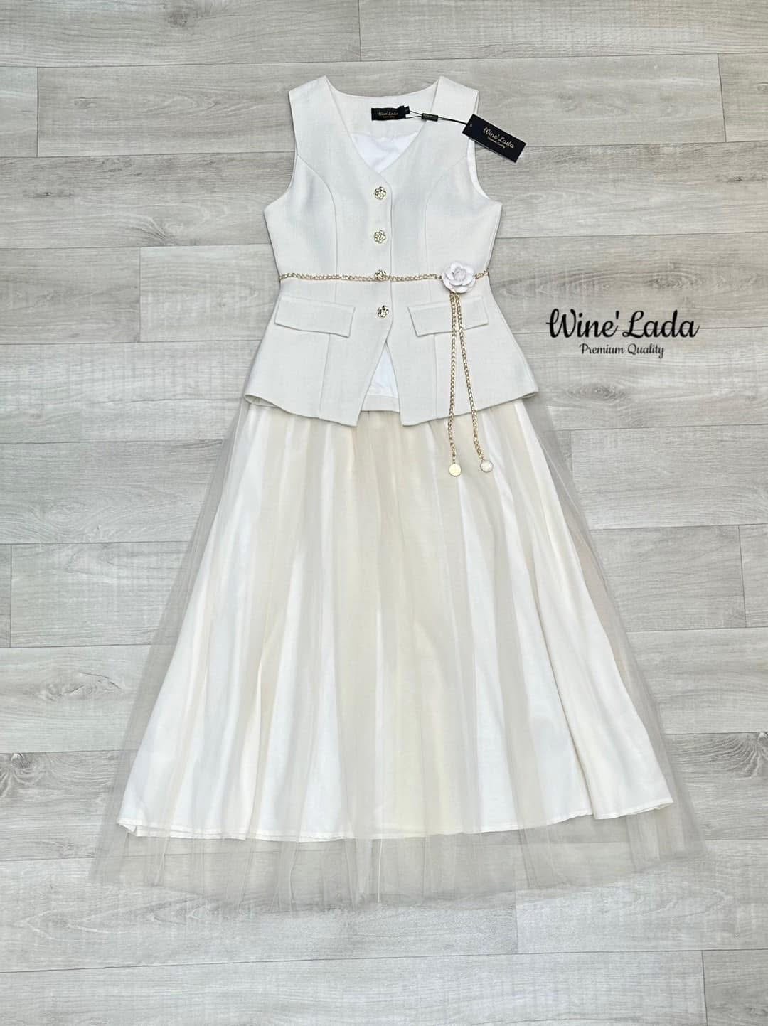 Set 4 Pcs. เช็ทเสื้อแขนกุดกระดุมหน้า เนื้อผ้ามีเทคเจอร์ มาพร้อมกระโปรงมุ้งสีเข้าเซ็ท มีเข็มกลัดดอกไม้และเข็มขัดโซ่ เพิ่มความลัคซู ทรงสวย เป๊ะ สวยหรู ดูแพง มากค่ะ ใส่แล้วผอมเพียว ซับในทั้งตัว ใส่สบาย : สินค้าคุณภาพ (พร้อมส่ง)
