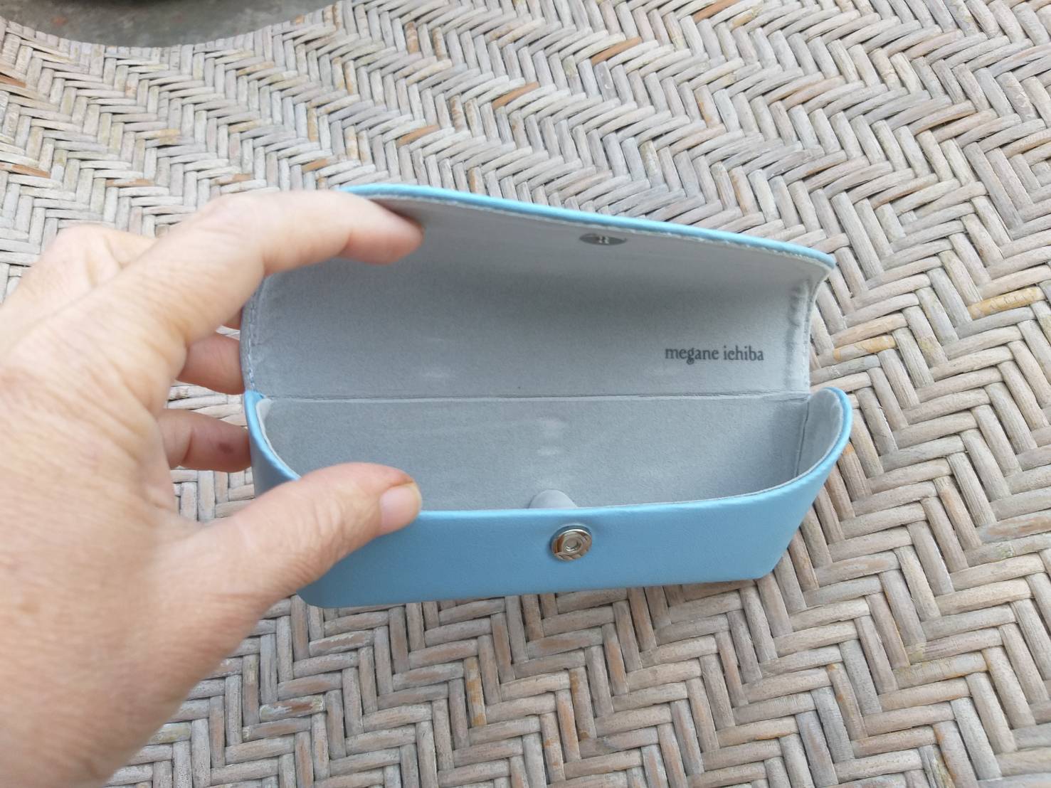 กล่องแว่นแนว Ray Ban กล่องหนัง น่ารักมาก