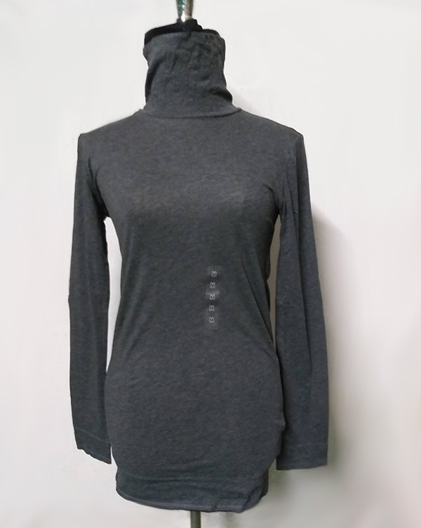 เสื้อคอเต่า Uniqlo SzS-M ผ้าเบาดีมาก (ของใหม่)