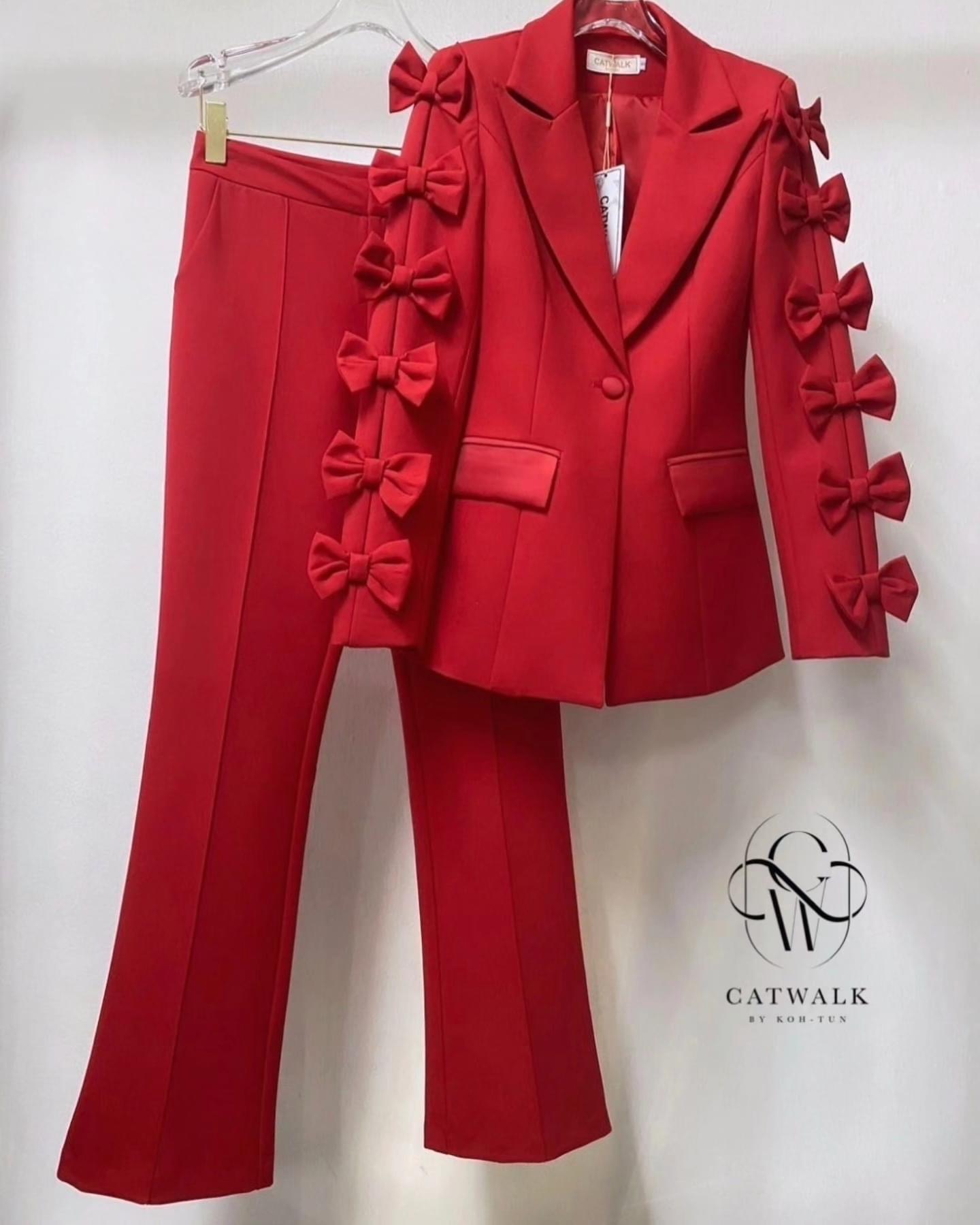 เซตBLAZER แต่งโบว์แขน+กางเกงทรงสวย เนื้อผ้าเกรดเอ ตัวBLAZERเป็นทรงเข้ารูป ปกเป็นทรงเทเล่อร์ ใส่สบาย : สินค้าคุณภาพ (พร้อมส่ง)