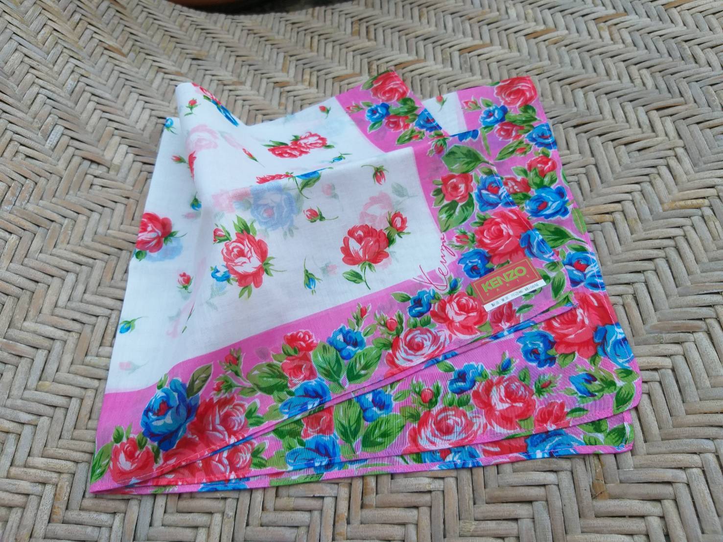 ผ้าเช็ดหน้า Kenzo สีสวยมาก ผ้านุ่มมมม