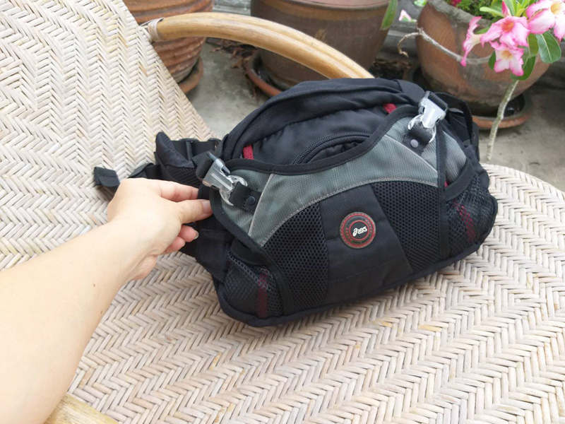 กระเป๋าคาดเอว asics (ของใหม่)