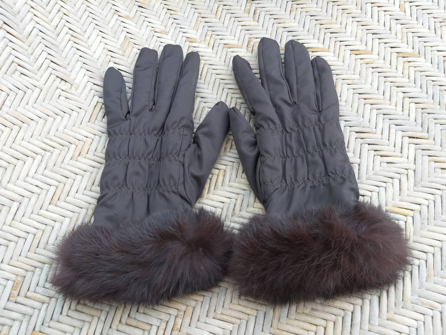 ถุงมือผ้าร่มบุขนหนานุ่ม เฟอร์กระต่ายแท้