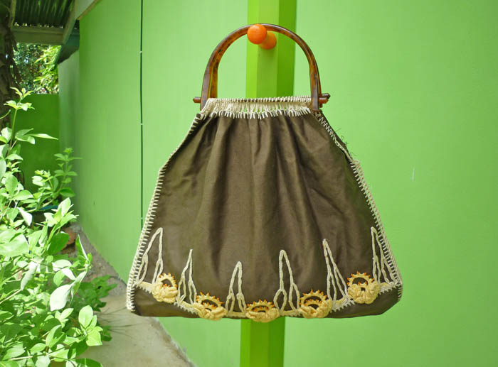 กระเป๋าผ้า handmade ถักโครเชร์ดอกไม้ สวยมาก