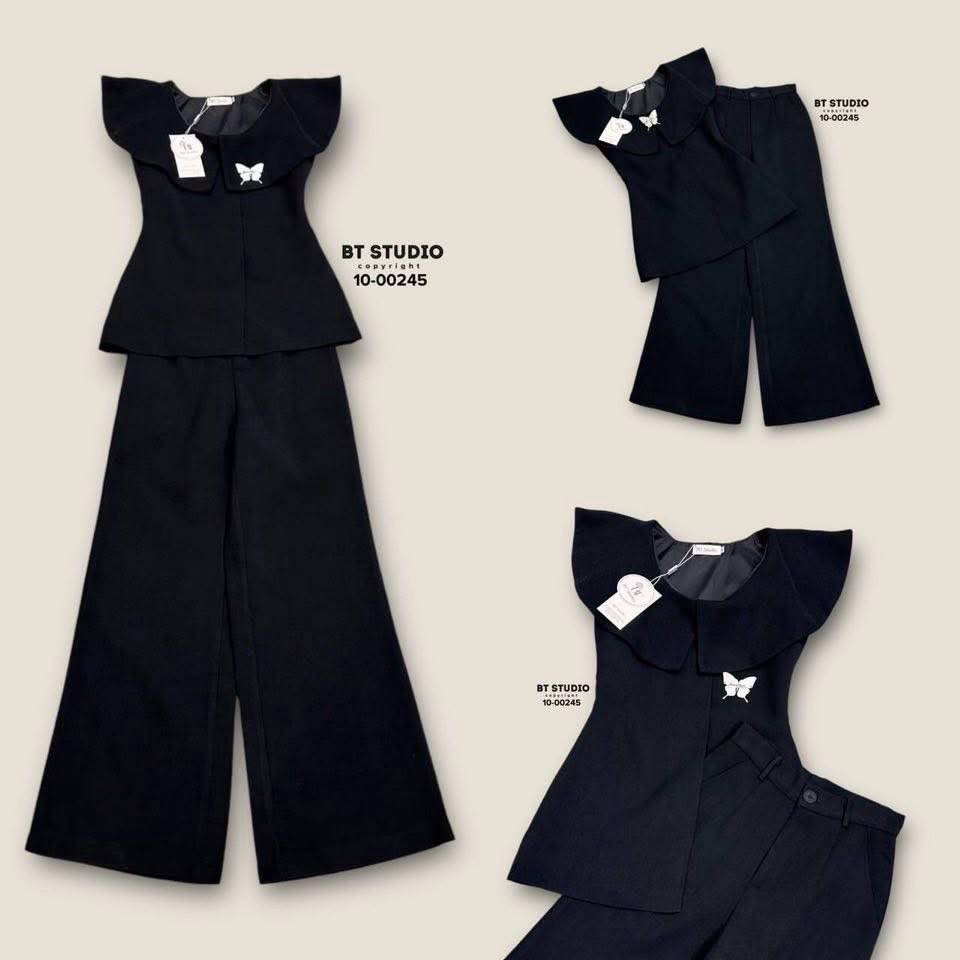 : เซท 3 ชิ้น เสื้อแต่งระบายคอปกติดแขนกระดุมแป๊กซ่อนด้านใน มาพร้อมกางเกงขายาวเอวสูง มาพร้อมเข็มกลัดผีเสื้อสีทอง ใส่สบาย : สินค้าคุณภาพ (พร้อมส่ง)