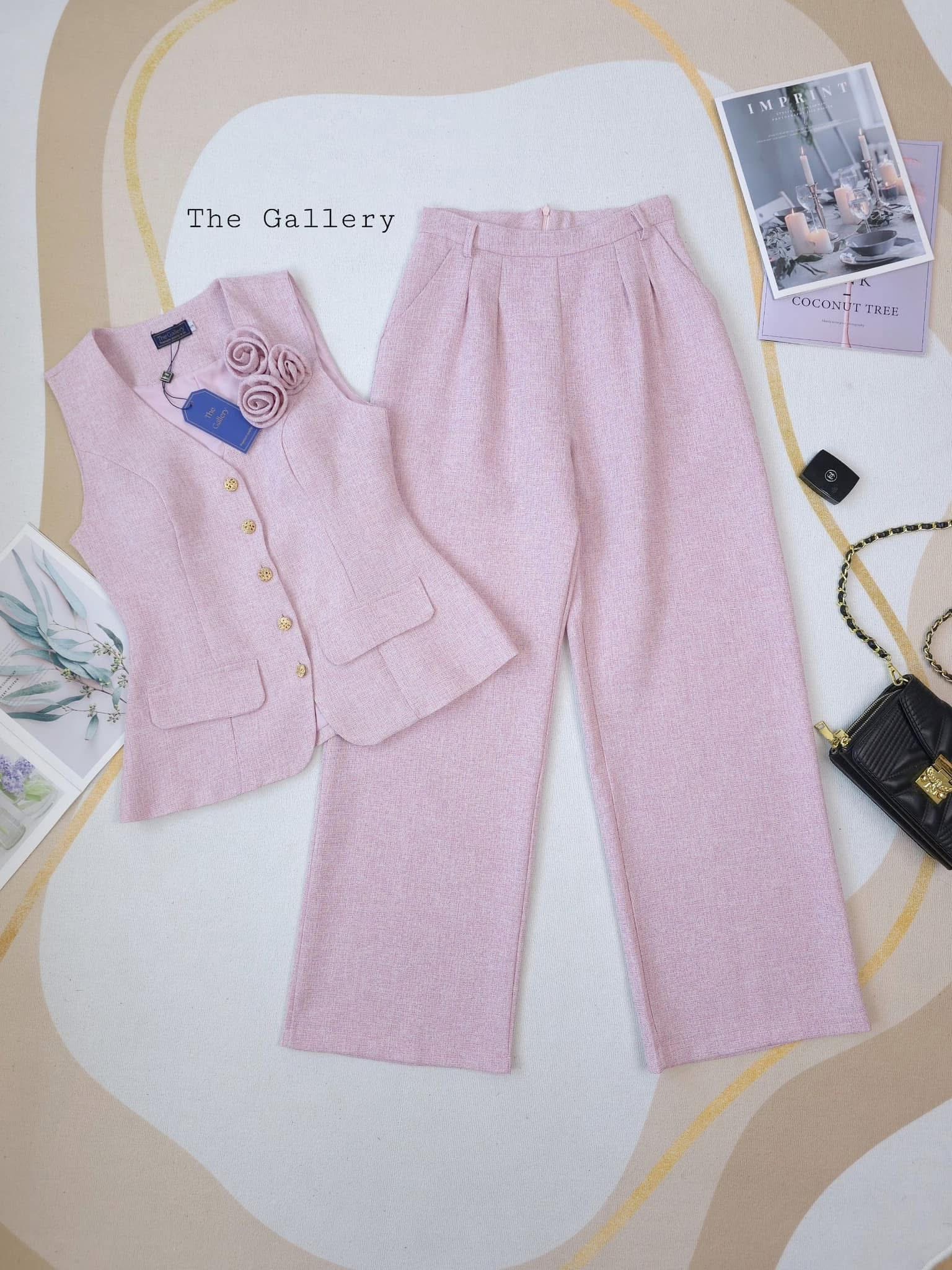 set เสื้อ+กางเกง พร้อมเข็มกลัดดอกไม้ เสื้อและกางเกงจะมีซับในตัว ใส่สบาย : สินค้าคุณภาพ (พร้อมส่ง)