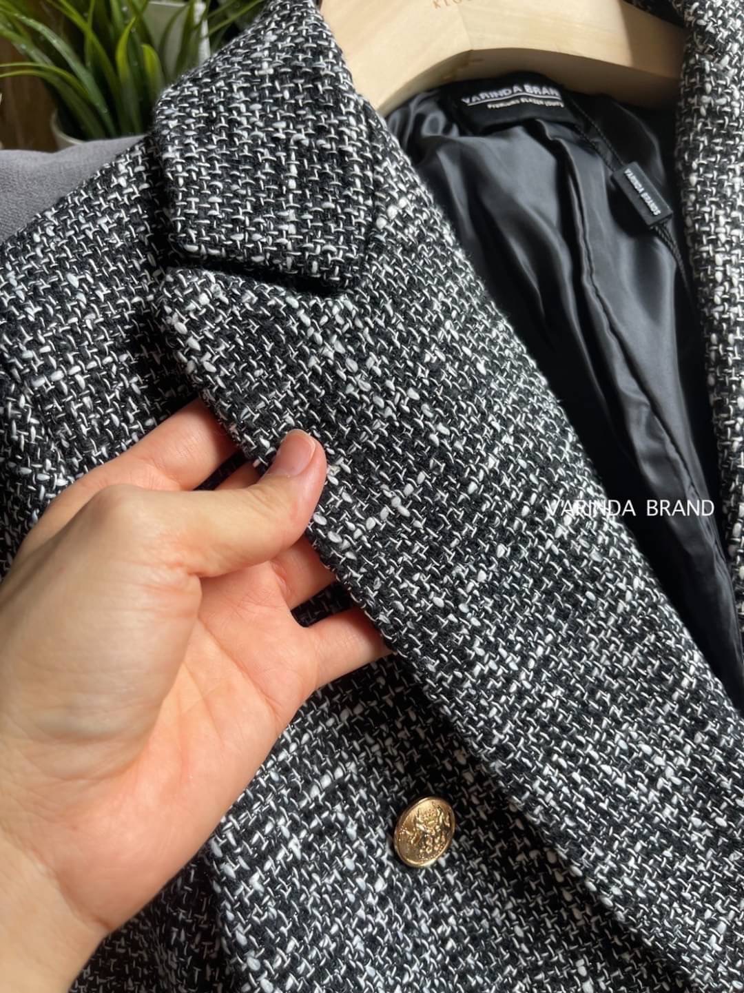 Blazer สีดำแถบขาว ผ้าพรีเมียมทวิต สวยคลาสสิค : สินค้าคุณภาพ (พร้อมส่ง)