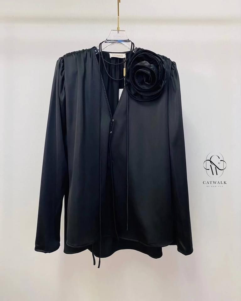 เสื้อผ้าซาตินป้ายหน้า+เข็มกลัดดอกกุหลาบ เนื้อผ้าซาตินเกรดเอ ใส่สบาย : สินค้าคุณภาพ (พร้อมส่ง)