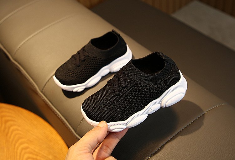 รองเท้าเด็กชายหญิง วัย 1-6 ปี ผ้าตาข่ายยืดหยุ่น ระบายอากาศดี สวมใส่เบาสบายไม่ร้อน