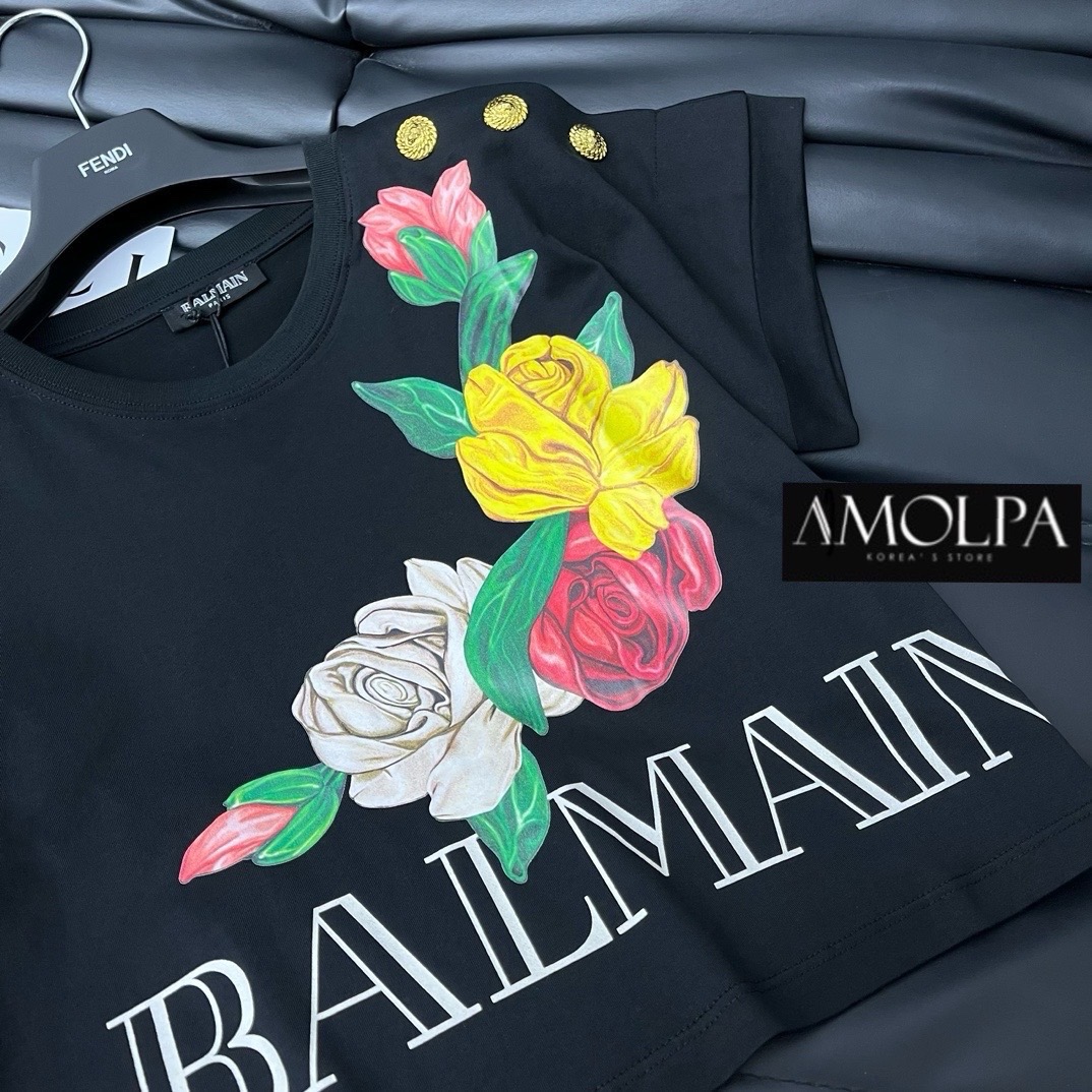 เสื้อยืด BALMAIN กระดุมปั้มไหล่ สวยเด่น ลายใหม่ชนช๊อปป ใส่สบาย : สินค้าคุณภาพ (พร้อมส่ง)